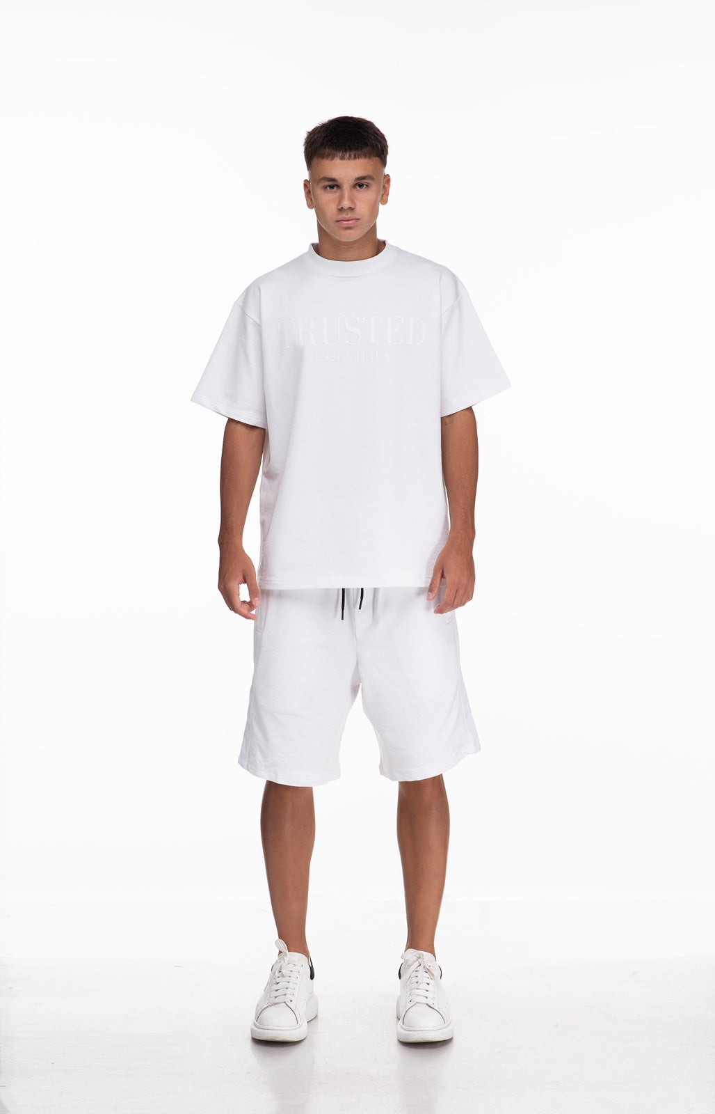 ESSENTIALS WHITE TEE