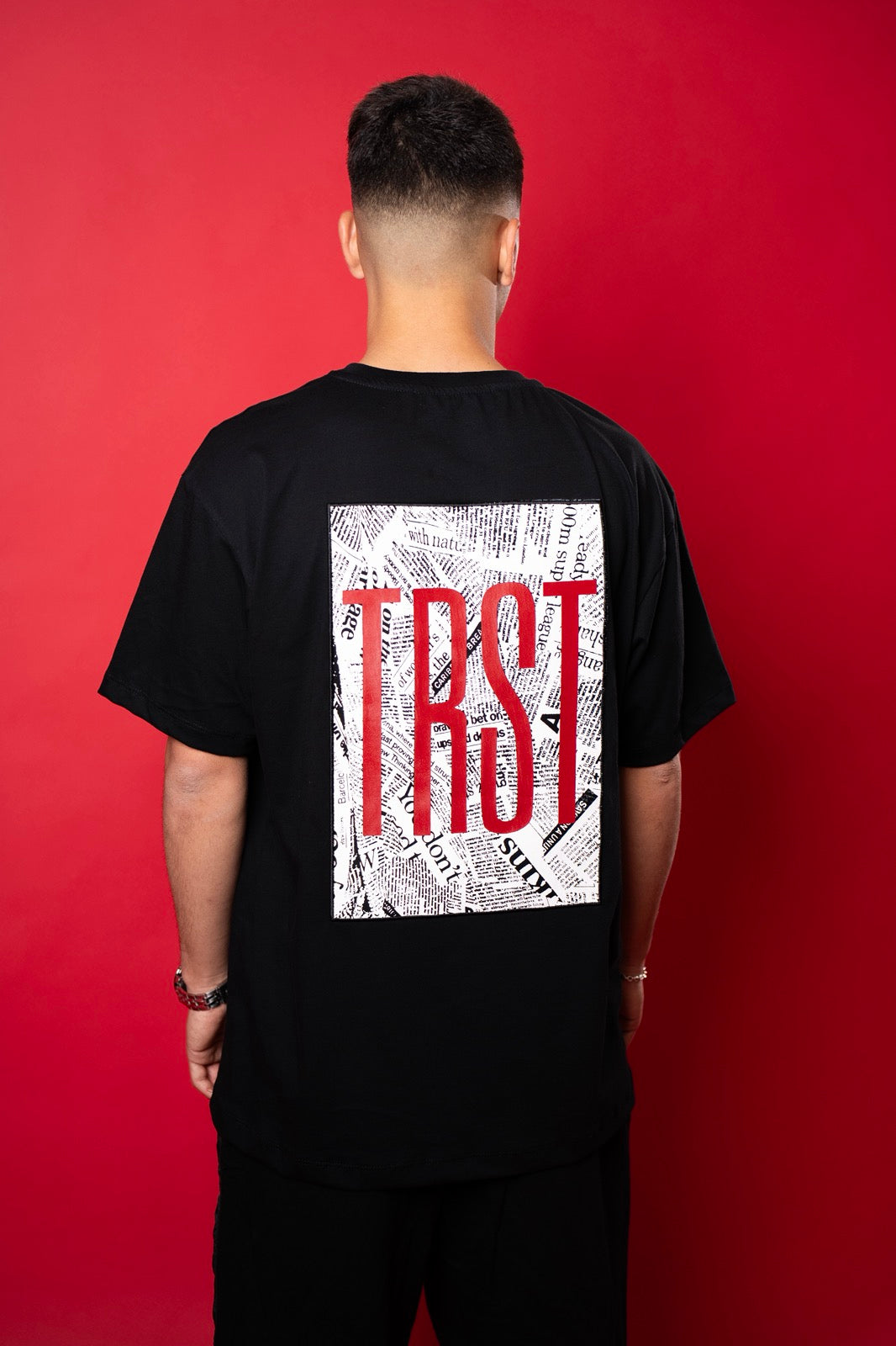 NEWSPAPER TEE