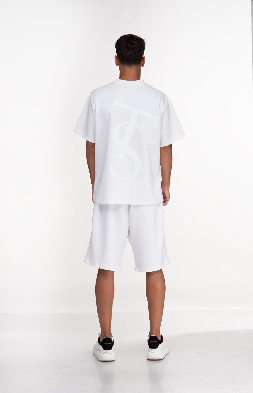 ESSENTIALS WHITE TEE